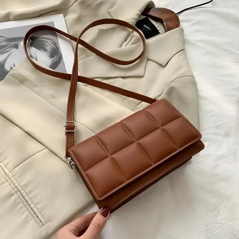 Handbag with classic handle