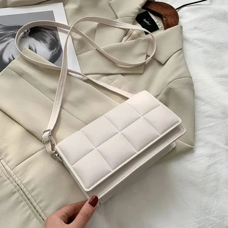 Handbag with classic handle