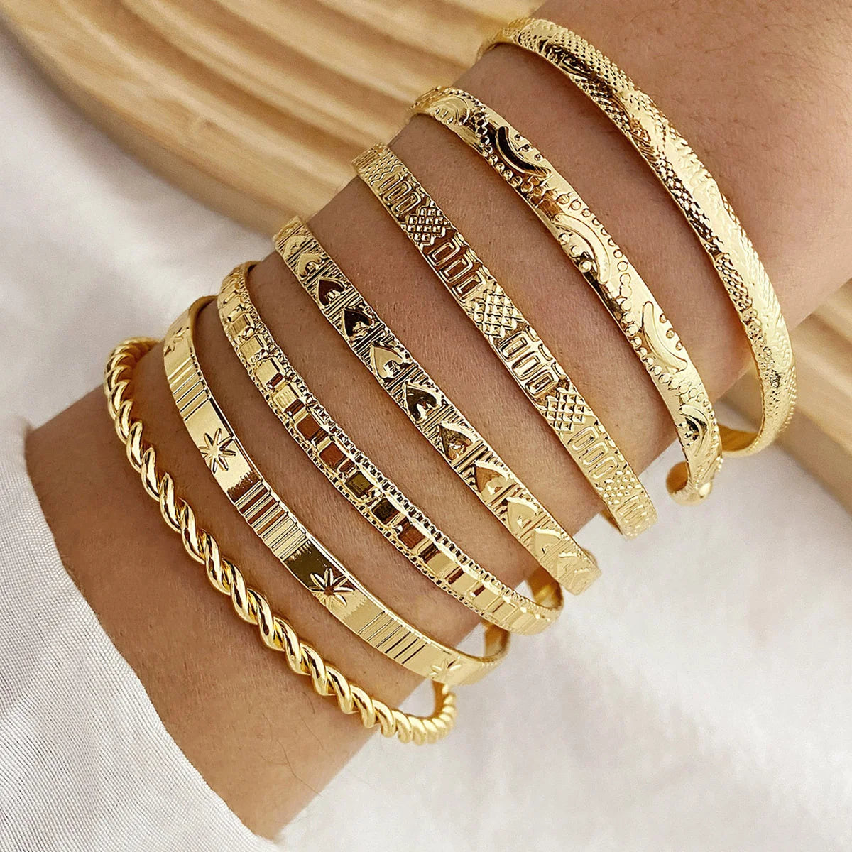 Set of 7 bracelets